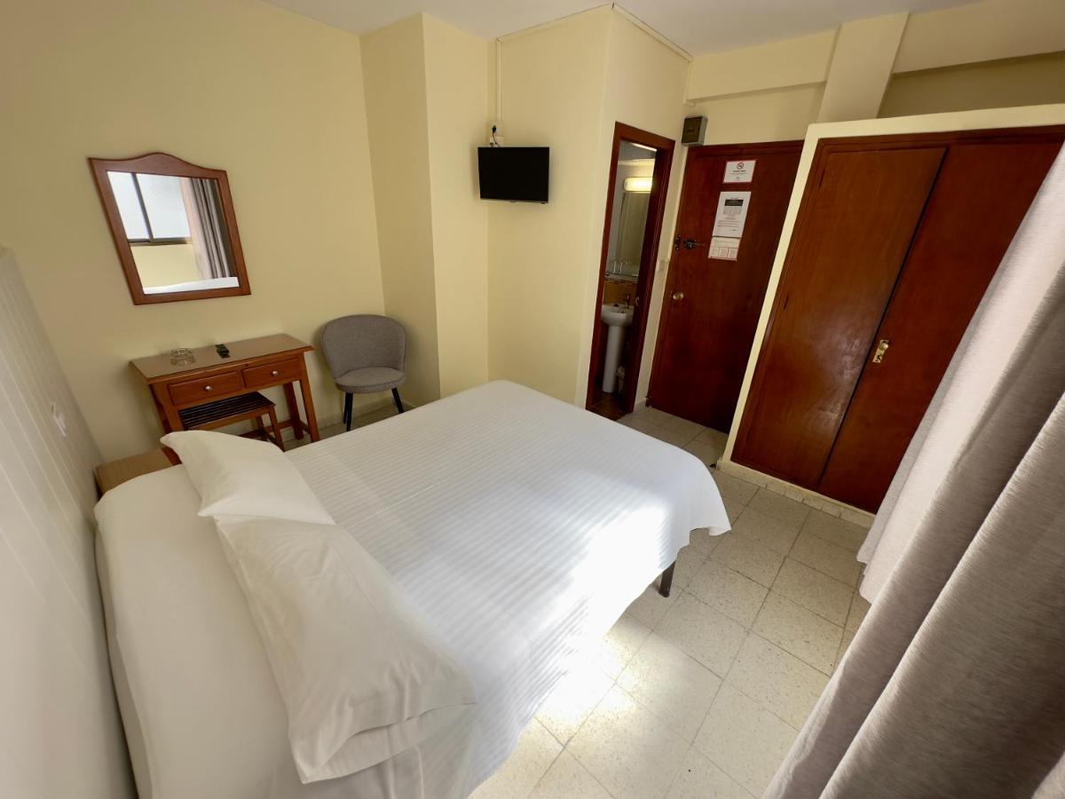 Hotel Cabello 托雷莫利诺斯 外观 照片