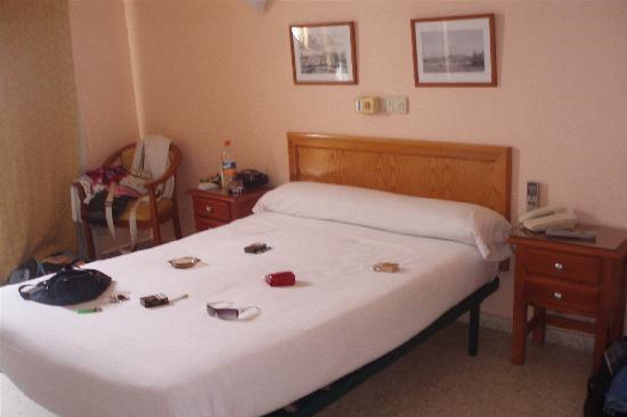 Hotel Cabello 托雷莫利诺斯 外观 照片